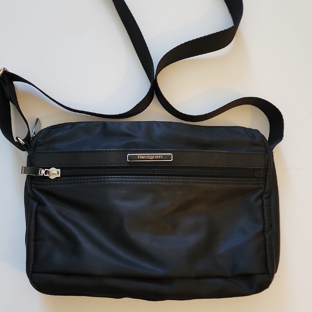 Hedgren Black Messenger Bag. EUC. - Picture 1 of 12